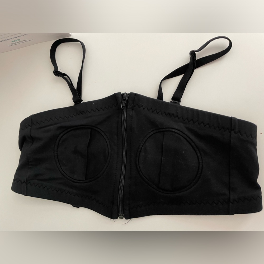 Lightly used simple wishes handsfree pumping bra
